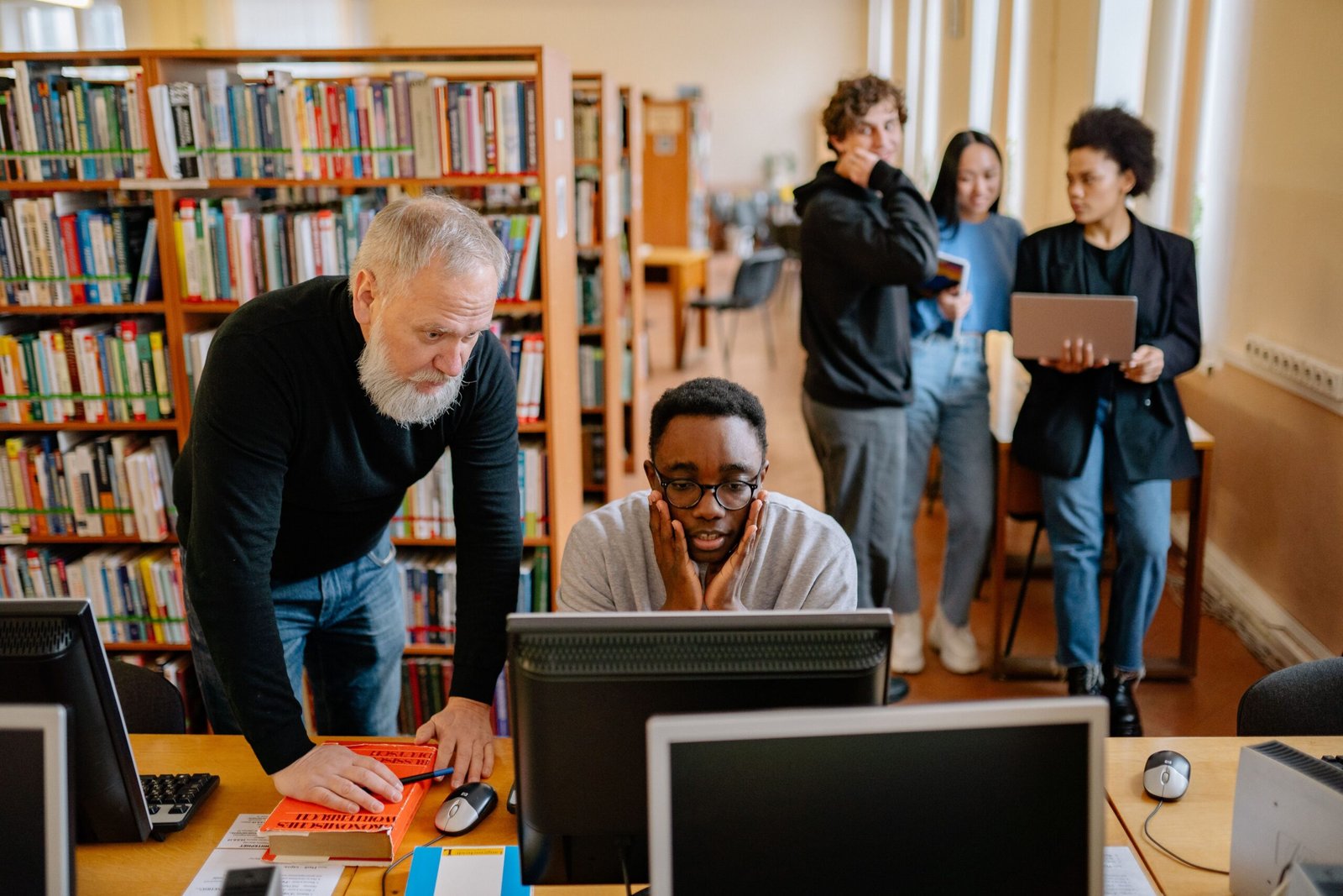 How to Become an Academic Tutor: The Ultimate Guide to an Extra $1000 a Month