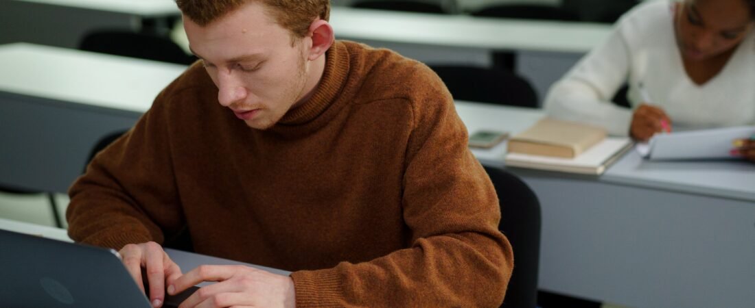 Top 15 Online Jobs with No Experience Needed for College Freshmen