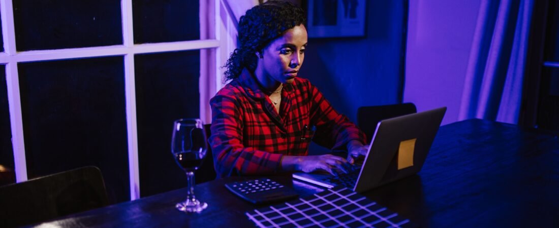 How to Get a Remote Night Job as a College Student: The Midnight Hustle Blueprint
