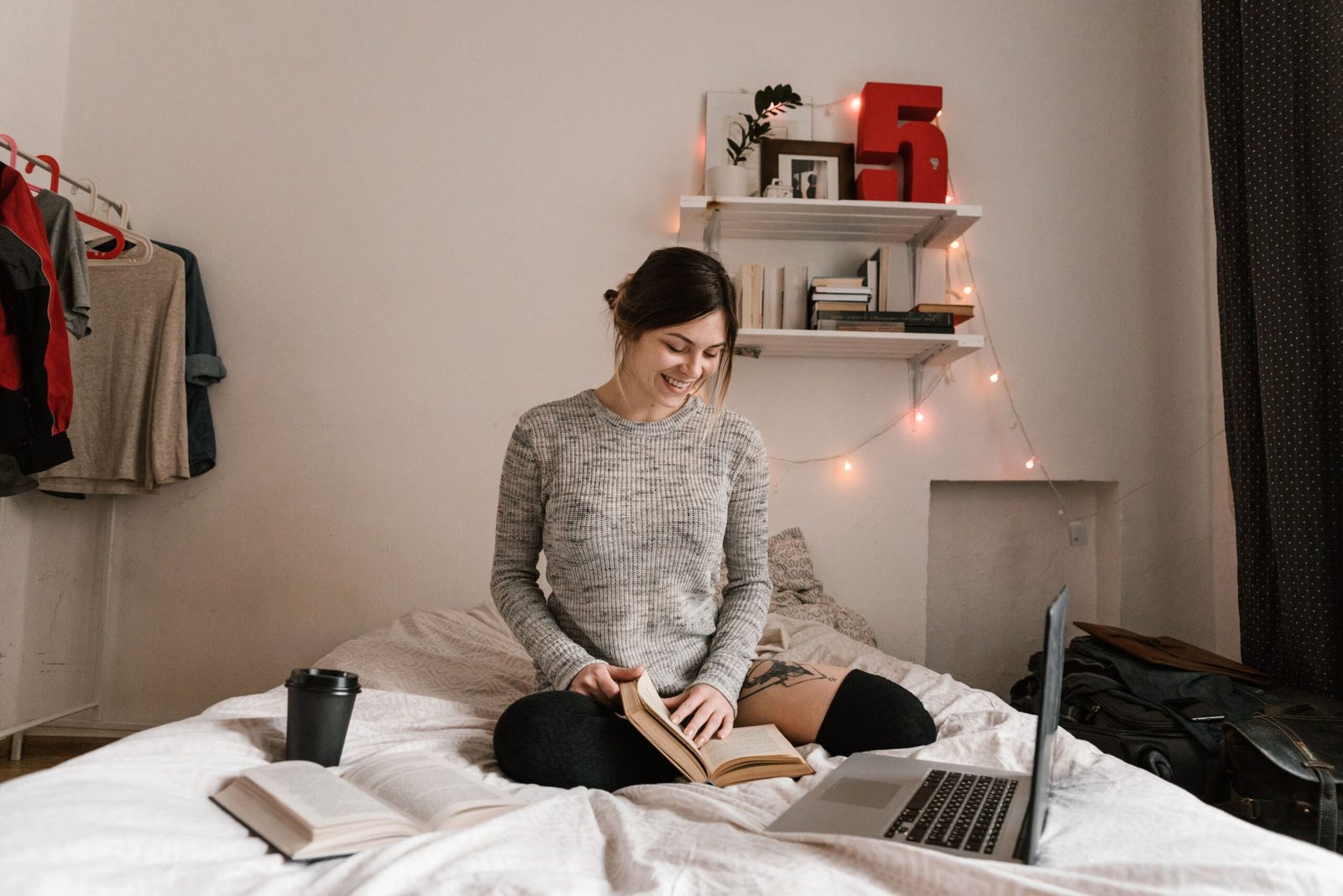 How to Earn Money from Home as a Student Without Hating Your Schedule