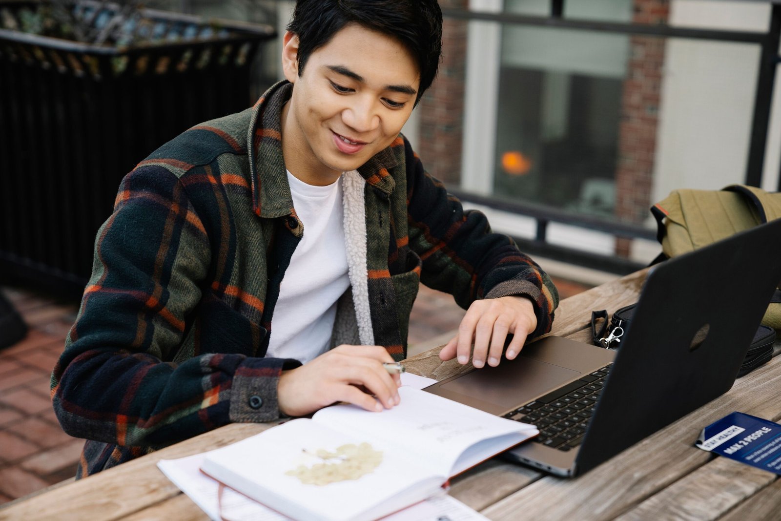 How College Students Can Apply for the 2026 Emergency Campus Housing Grants