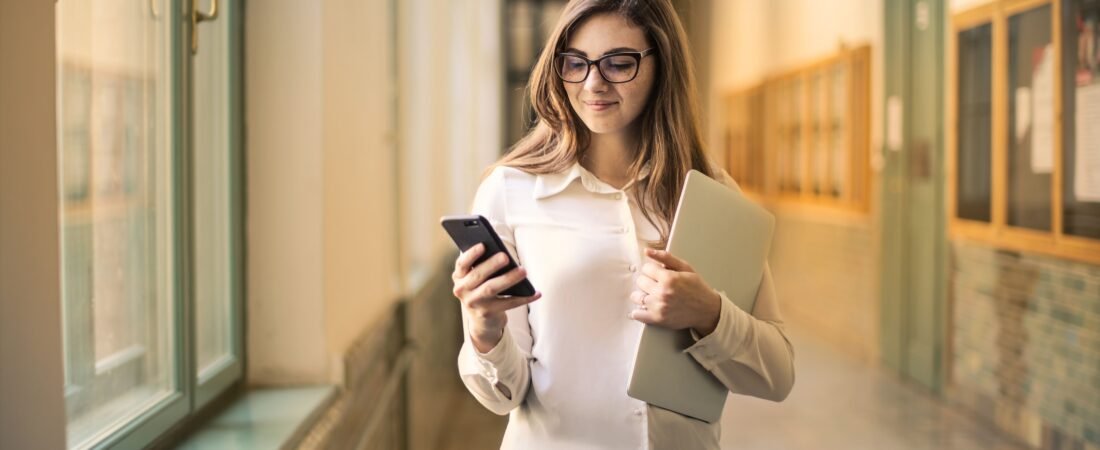 How to Get a Free iPad and Laptop Through Federal Student Aid Programs