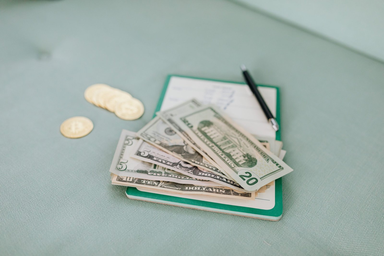How to Manage Multiple Credit Cards Effectively