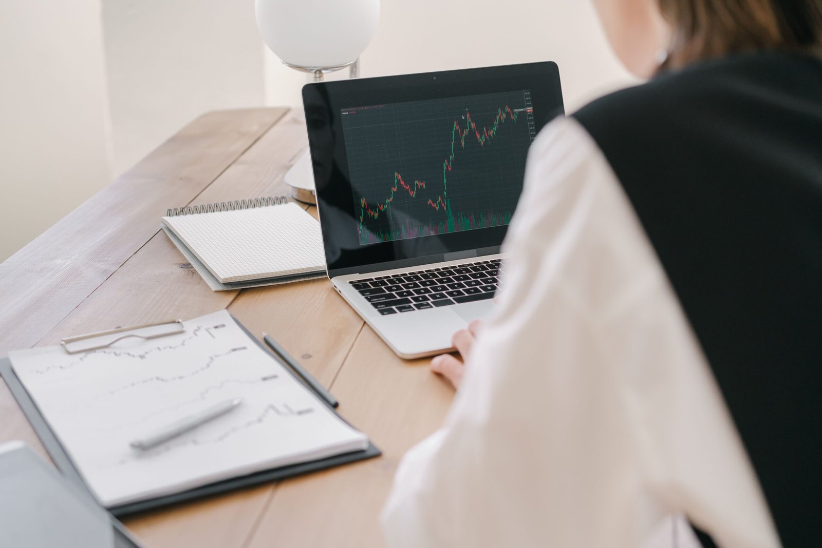 How to Invest in Actively Managed ETFs for Outperformance