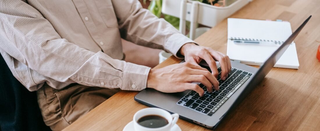 10 Remote Gigs for Broke Students That Actually Pay (No Experience Required)